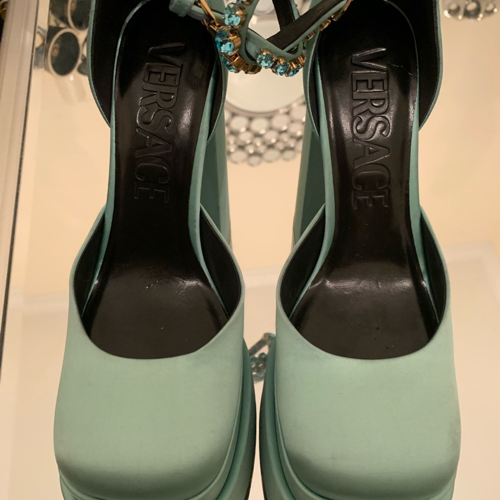 VERSACE MINTIES SZ 39.5